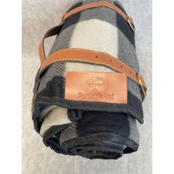 PortableAnd Outdoor Picnic Blanket Buffalo Check with Carry Straps‎ Waterproof - Picture 2 of 8